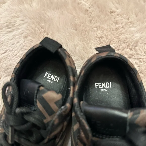 Fendi toddler sneakers - Picture 3 of 4